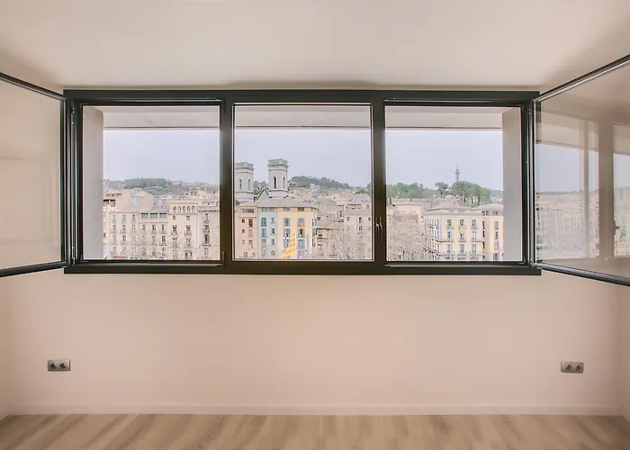 Flateli - Placa Catalunya 42 * Girona